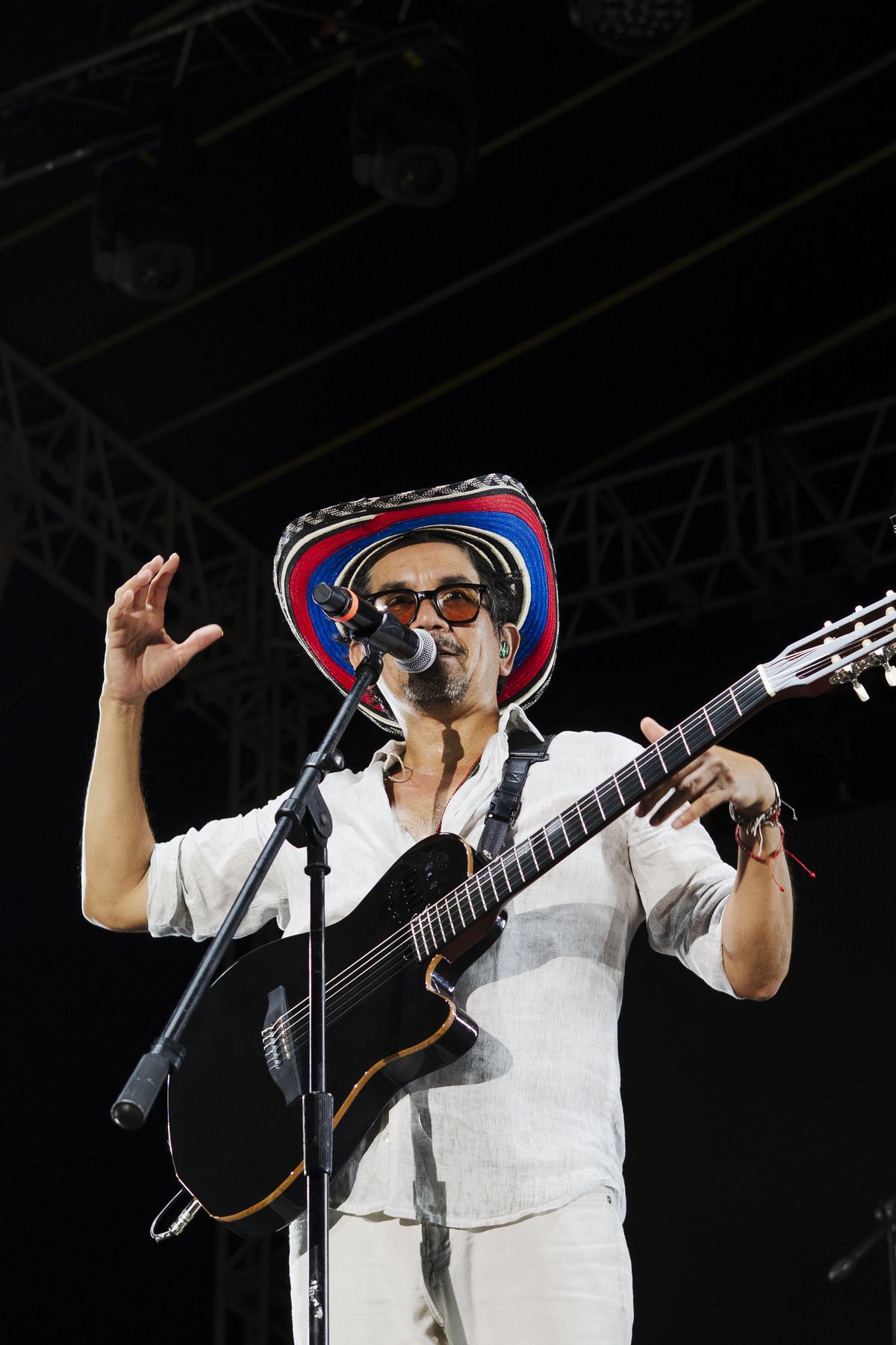 Artista con sombrero vueltiao